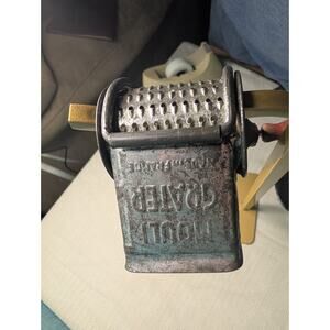VTG MOULI CHEESE-FOOD GRATER 1950's-Works-Made In France Kitchen Classic